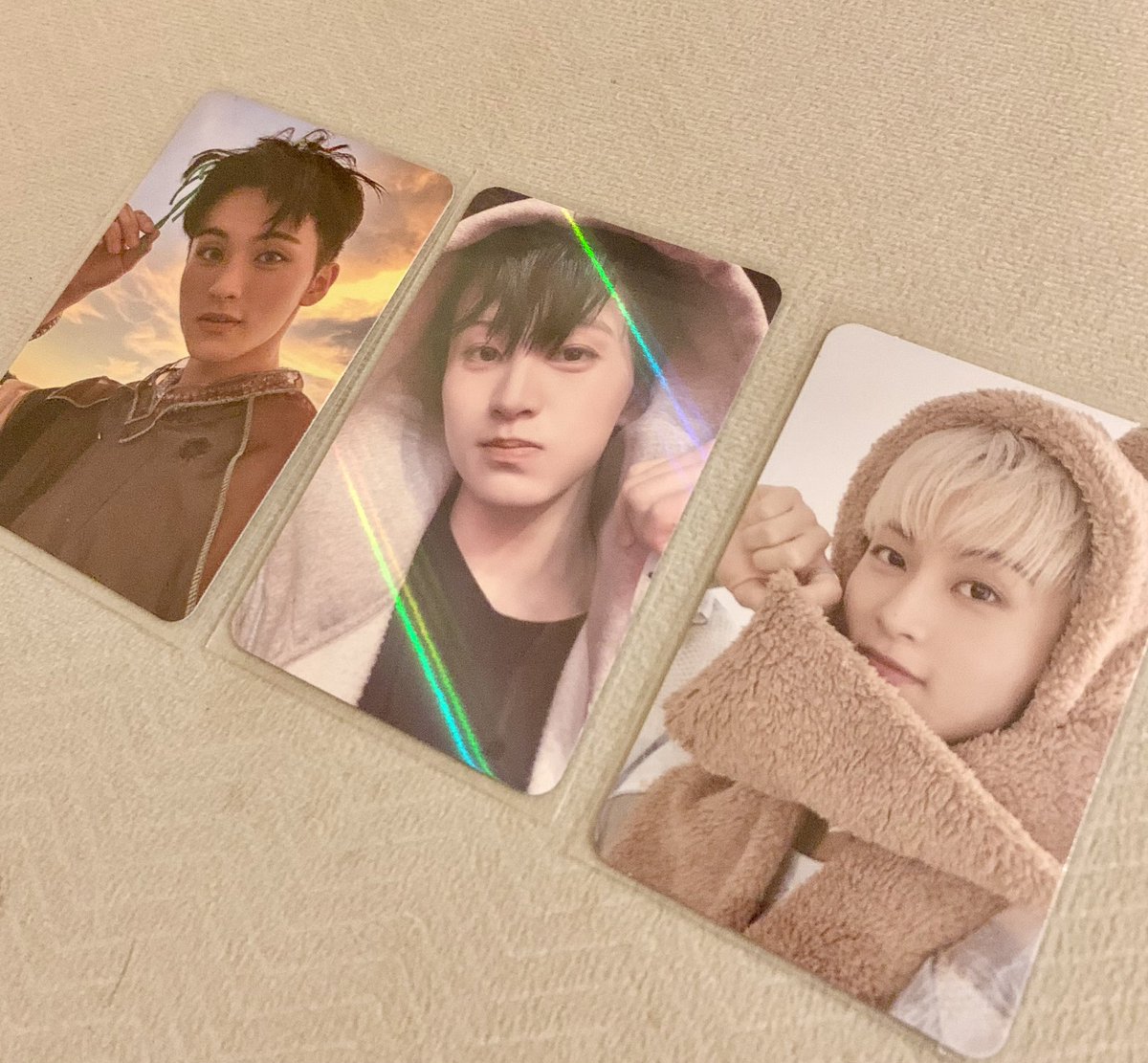 feedback mais que positivo para a <a href="/Biihwow/">Gabiᶜᵒˡˡᵉᶜᵗᵒʳ</a> e <a href="/r3njun__23/">renhyuck daughter</a> que organizaram essa ceg maravilhosa e me ajudaram a conseguir esses cards mais lindos do mundo😭😭❤️ obrigada por serem as melhores goms possiveis!!💘💘