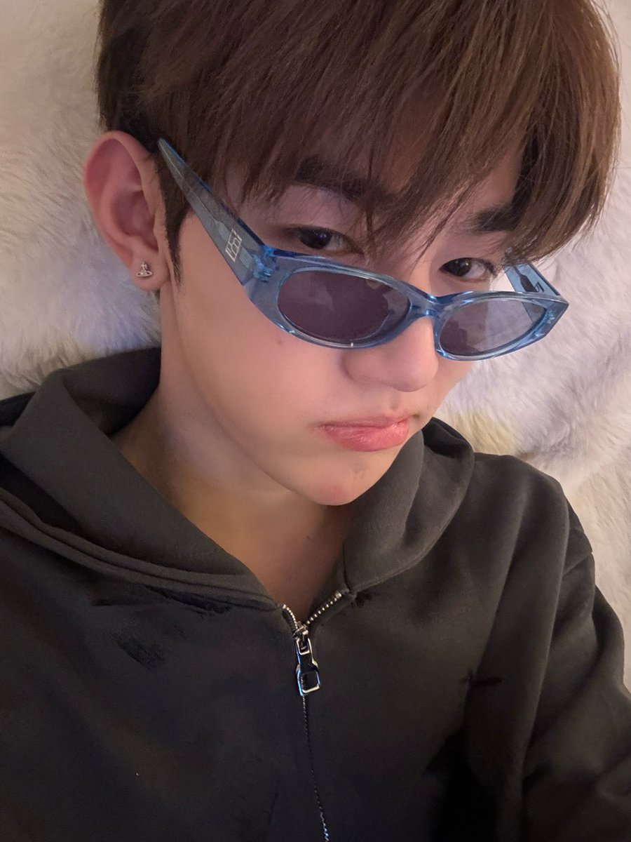 ZB1_official's tweet image. _💌

6월 마지막 날이다!! 
이번 달에 해낸 거랑 다음 달의 목표 다 알려줘요!!
같이 화이팅 하자!
사뢍해🥰🥰

#ZHANGHAO #장하오
#ZEROBASEONE #ZB1 #제로베이스원