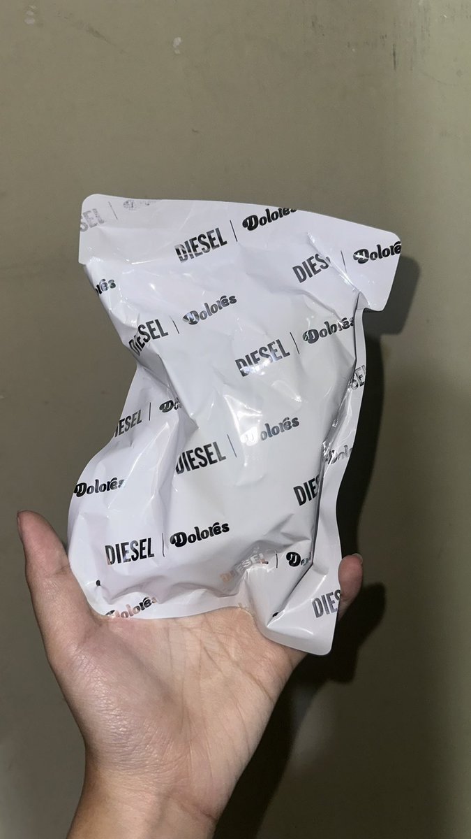 _xkit_'s tweet photo. wts / lfb ina

• diesel x dolores blind bag — toffee brown

⭐️ https://t.co/qJRT61pyo2 (sesuai harga beli. Jual karna udh punya)

—
• fresh pull, sealed foil
• all include bnf, very good condi
• excl adm shopee, can splitpay 
• dm to claim https://t.co/sIGLhwdIWJ