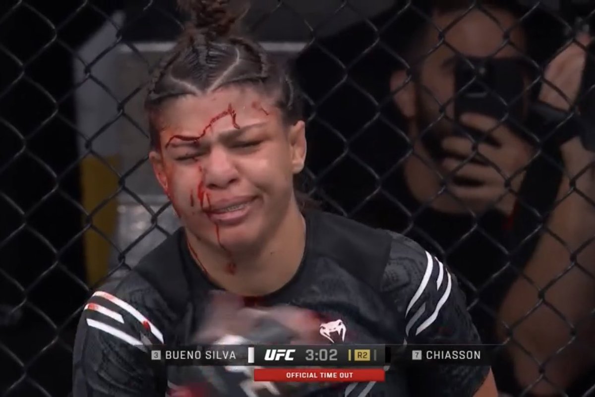 topmmagym's tweet image. She has an eye brow on top of her eye brow #MMAtwitter #UFC303