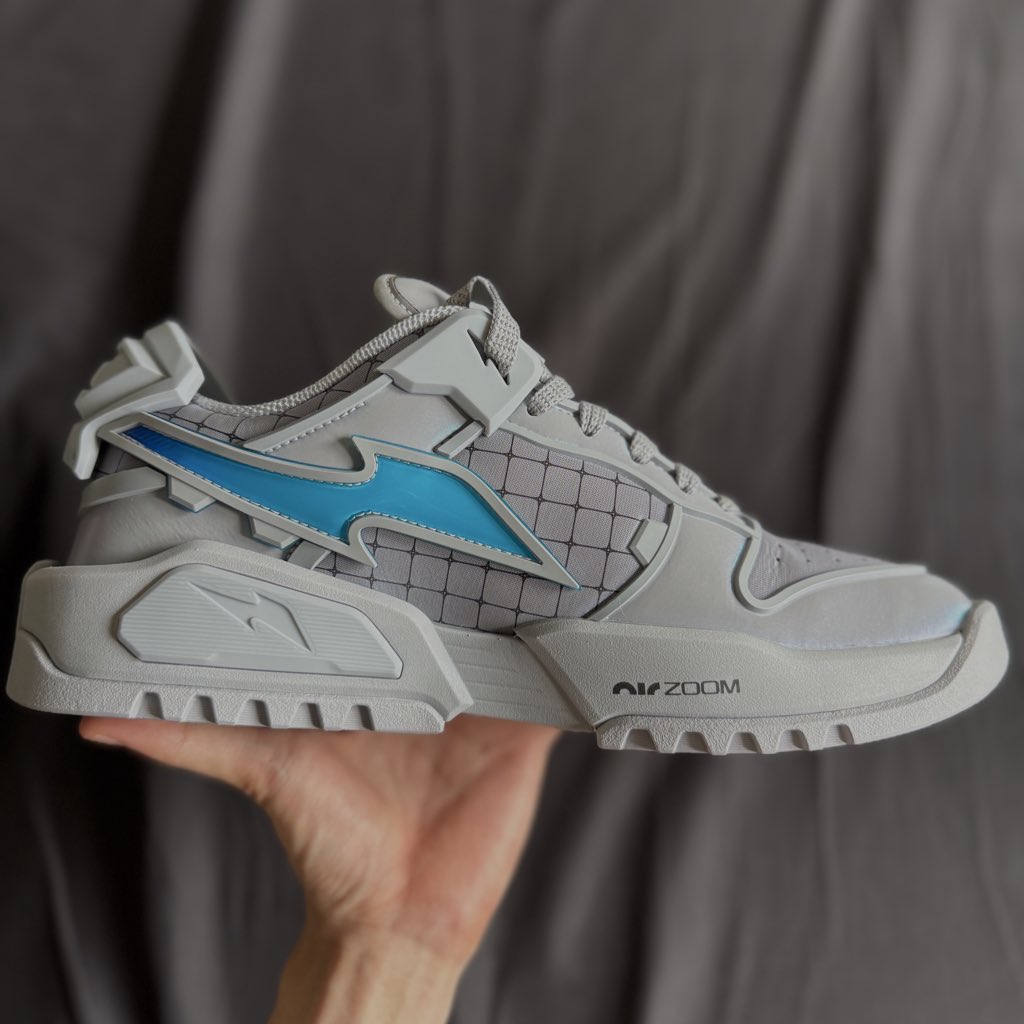 最強の厨二靴届きました。
クオリティが高いのは間違いない。