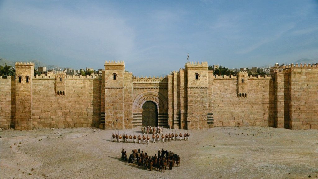 pallashellen's tweet photo. Game of Thrones yazarı George R. R. Martin Qarth şehrini yaratırken Konstantinople'den (İstanbul) ve Dohtrahi'leri yaratırken de Hun Türkleri ve Moğollardan esinlenmiş. https://t.co/eSZlMnn6zV