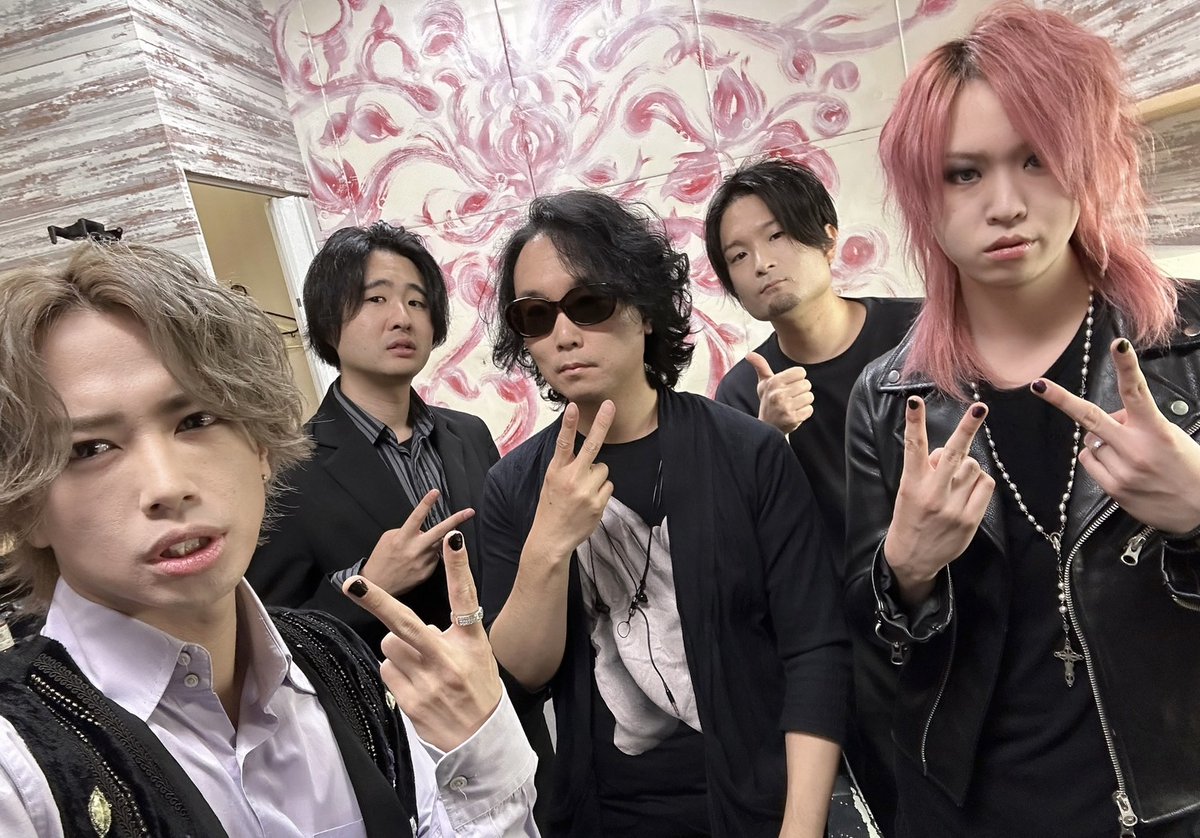 seeek2022's tweet photo. 2024.6.29
札幌Crazy Monkey

ありがとうございました🔥

-SET LIST-
1.空
2.falls
3.PANTOMIME STAR
4.あの頃のような
5.calling me
6.INVOYAGE https://t.co/TDuSrpUkrZ