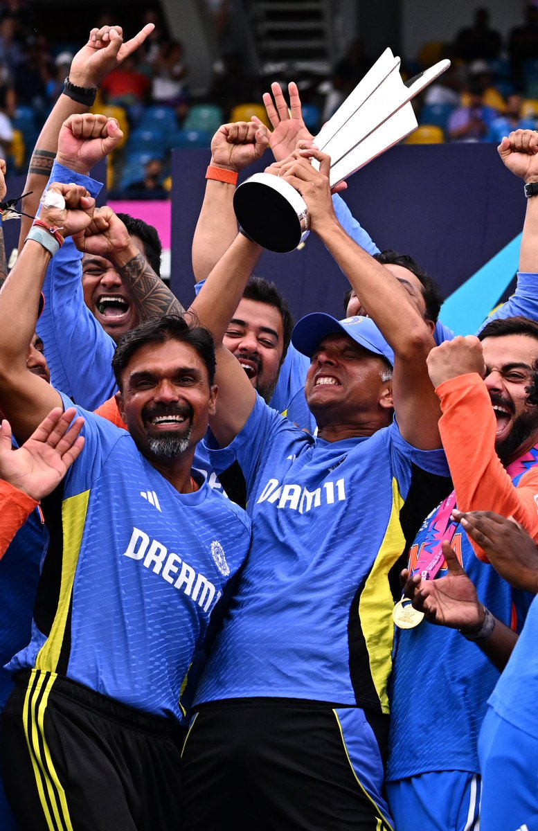 RohanSubbaiah's tweet image. Kehte hai humko pyaar se, India waale 🔥🇮🇳
#T20WorldCupFinal #T20WorldCup2024 #ViratKohli #RohitShamra #RahulDravid #HardikPandya @imVkohli @ImRo45 @rahuldravid_ind @hardikpandya7