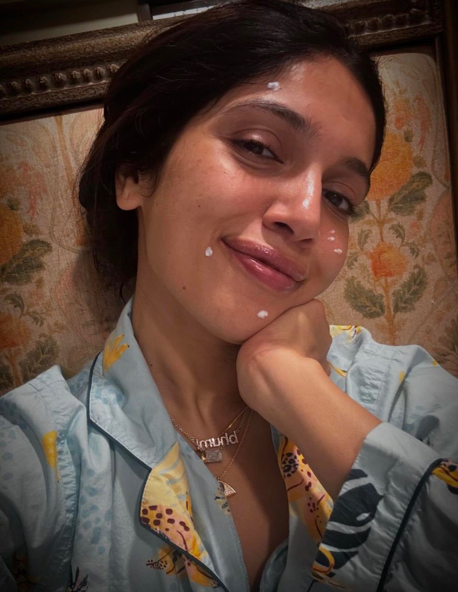 🇮🇳Screaming with joy🇮🇳
Swipe to see me in blue :)
#T20WorldCup #TeamIndia