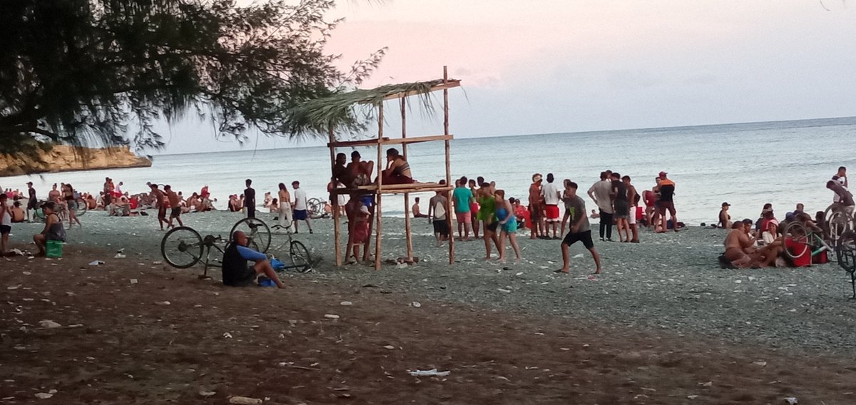 dora_valiente's tweet photo. @zenia_lm , @AlisAzahares, @LeonardoPlayita . Las hermosas playas de Imías ,escogidas para disfrutar en familia #ModoVerano https://t.co/5aHZOwyEa3