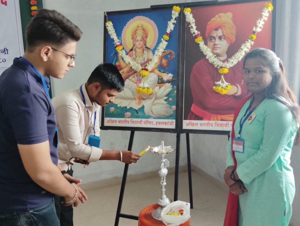 abvpich's tweet photo. अभाविप इचलकरंजी जिल्हा अभ्यास वर्ग दिनांक २९ व ३० रोजी माधव विद्या मंदीर इचलकरंजी येथे होत आहे या अभ्यास वर्गाचे उद्घाटन प्रदेश सहमंत्री आदित्य मुस्के, अभ्यास वर्ग प्रमूख स्वस्तिश्री बनसोडे, स्वागत नानावटी यांच्या हस्ते दीप्रज्वलनाने करण्यात आले.
#ABVP https://t.co/A8pMoSjPJH