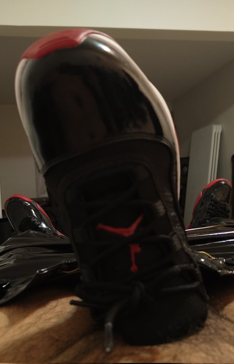 Grisly24406249's tweet photo. Jordan 11 CMFT y Jordan Mars Patent Bred #jordanfetish #jordans #nikejordan #jordan11 #jordanmars #jordan11cmft #sneakerporn #sneakergay #sneakerfetish #gayfetish https://t.co/O6xEUz9fL2