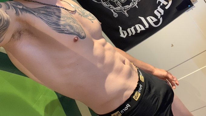 Rubbing some oil on myself and some bonus pics of my current physique😈😏 #abs #oil #pornhub #tattoo https://t<a href="/tag/abs"class="tags"><span>#abs</span></a><a href="/tag/tattoo"class="tags"><span>#tattoo</span></a><a href="/tag/oil"class="tags"><span>#oil</span></a><a href="/tag/pornhub"class="tags"><span>#pornhub</span></a>