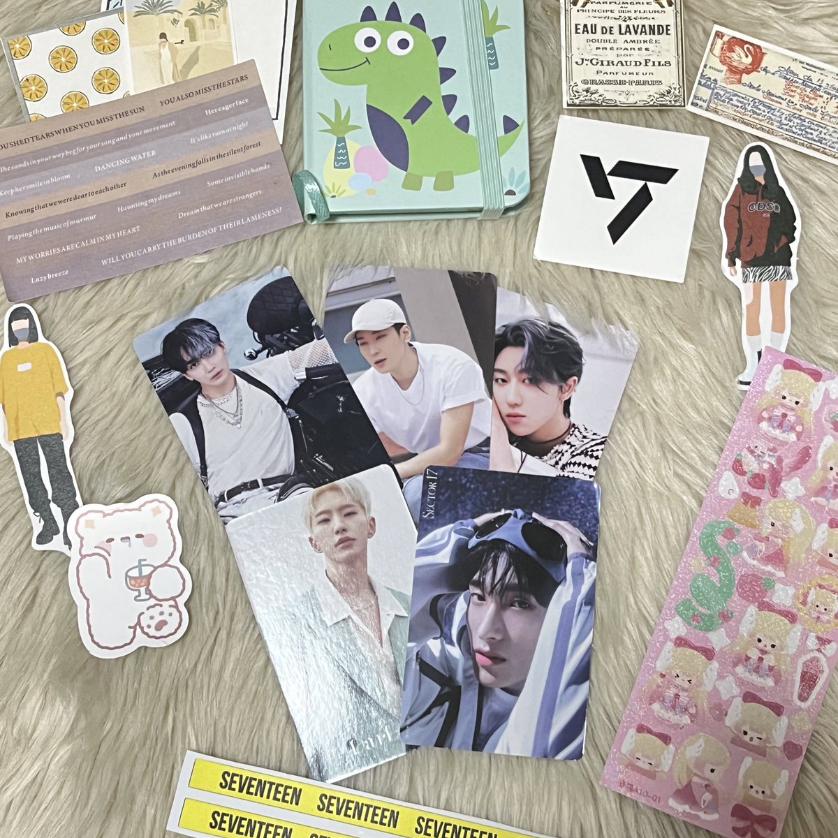 j1woonly's tweet photo. @cheoldynasty 💌 

jeonghan pcs arrived safely ! thank you very much for the smooth transaction and for the cute freebies 🩶🛒 https://t.co/P1W905ixgq