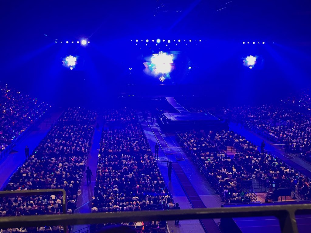 d6v0b's tweet photo. 어쩌다보니 와버렸다… 앙스타 콘서트 https://t.co/pUc8mzfTZR
