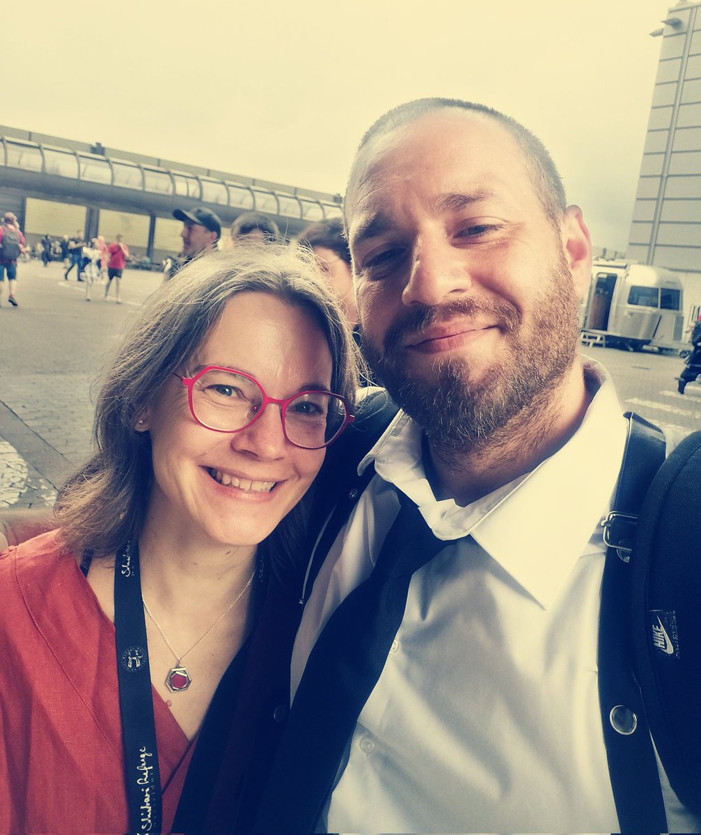 MaximalesD's tweet image. #dokomi2024 und @Schubskreis getroffen 😍😍😍

(By the way ich musste die John Wick Perücke ausziehen, weil lange Haare im Gesicht und so😅)
