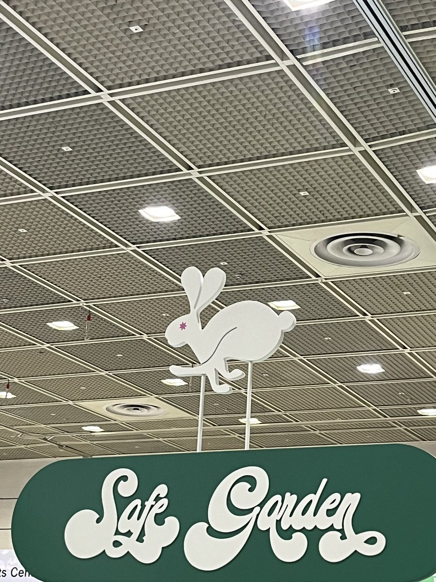 🐰안전정원 GOOD BYE🐰

2024서울국제도서전 안전가옥 부스 마감합니다🪴
5일간 보내주신 성원과 사랑에 감사드립니다.

시계토끼가 앨리스를 환상의 세계로 이끌었듯이,
안전가옥 멤버들이 독자 여러분들을 환상적인 장르세계로
이끄는 즐거운 경험을 선사했기를 바랍니다🫶

세상 모든 이야기들이