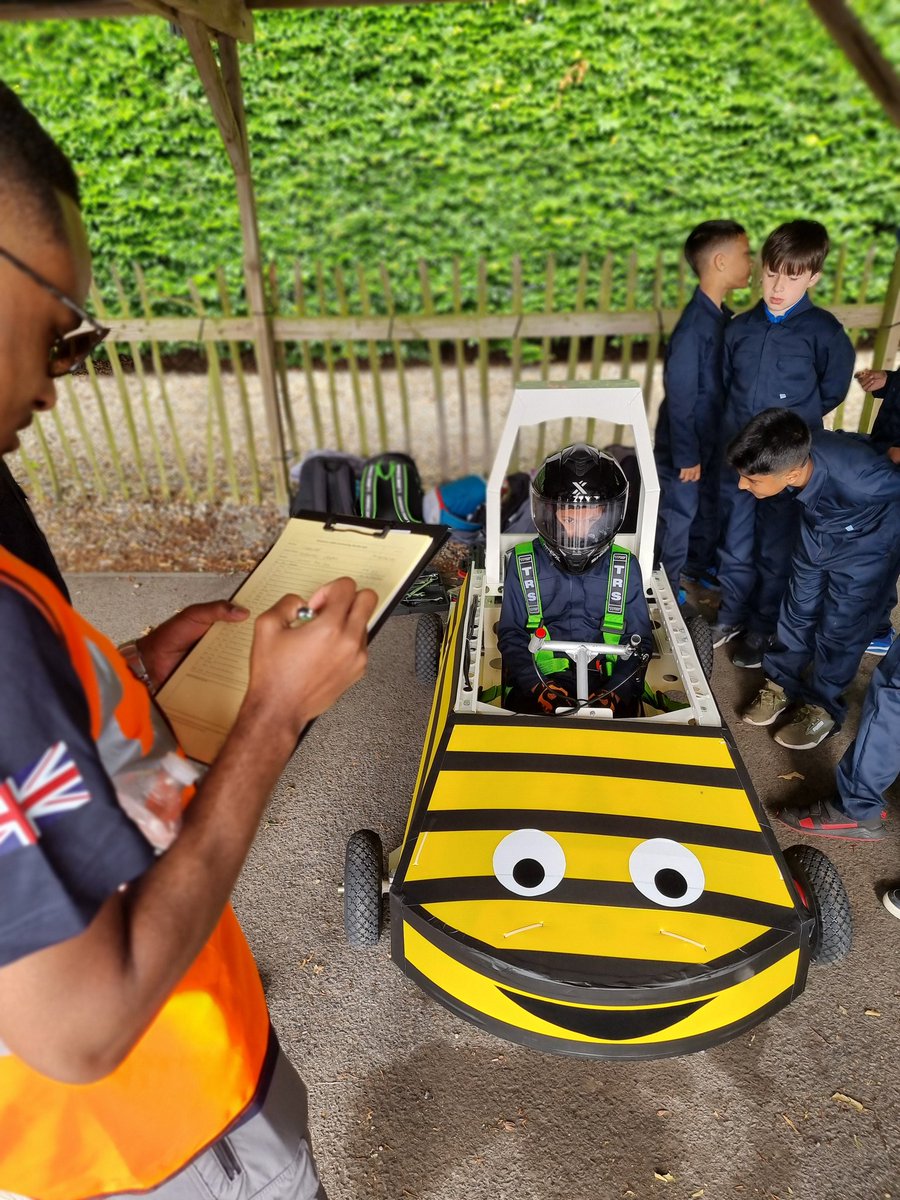 CatPrepInnovat1's tweet photo. The crew of the Caterham Bee 🐝 ("Bob") doing some last-minute tinkering as inspections get underway in the paddocks at @GoodwoodRRC for the @Greenpowertrust #GatheringOfGoblins. #MyCaterham #CreateABuzz https://t.co/hEZzjRb9UF
