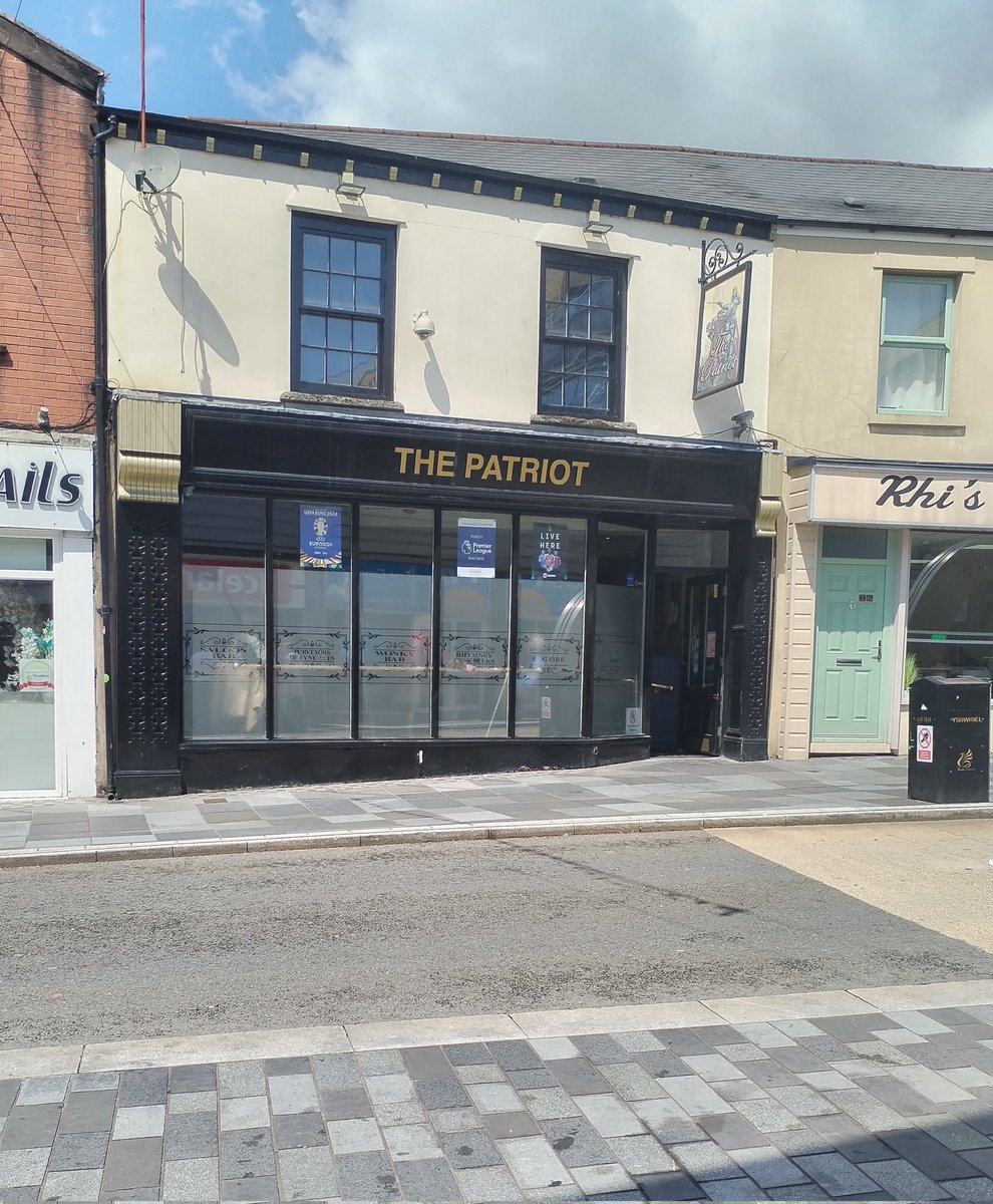 Valleys Ale Trails | Llwybrau Cwrw y Cymoedd (@valleysaletrail) on Twitter photo The Patriot in Pontypridd
A former travel agents, it opened in 2009 by <a href="/RhymneyBrewery/">Rhymney Brewery LTD</a>
Known colloquially as the Wonky Bar reputedly because you can walk in fine, but after a few pints of Rhymney Export you walk out wonky The Patriot in Pontypridd
A former travel agents, it opened in 2009 by <a href="/RhymneyBrewery/">Rhymney Brewery LTD</a>
Known colloquially as the Wonky Bar reputedly because you can walk in fine, but after a few pints of Rhymney Export you walk out wonky