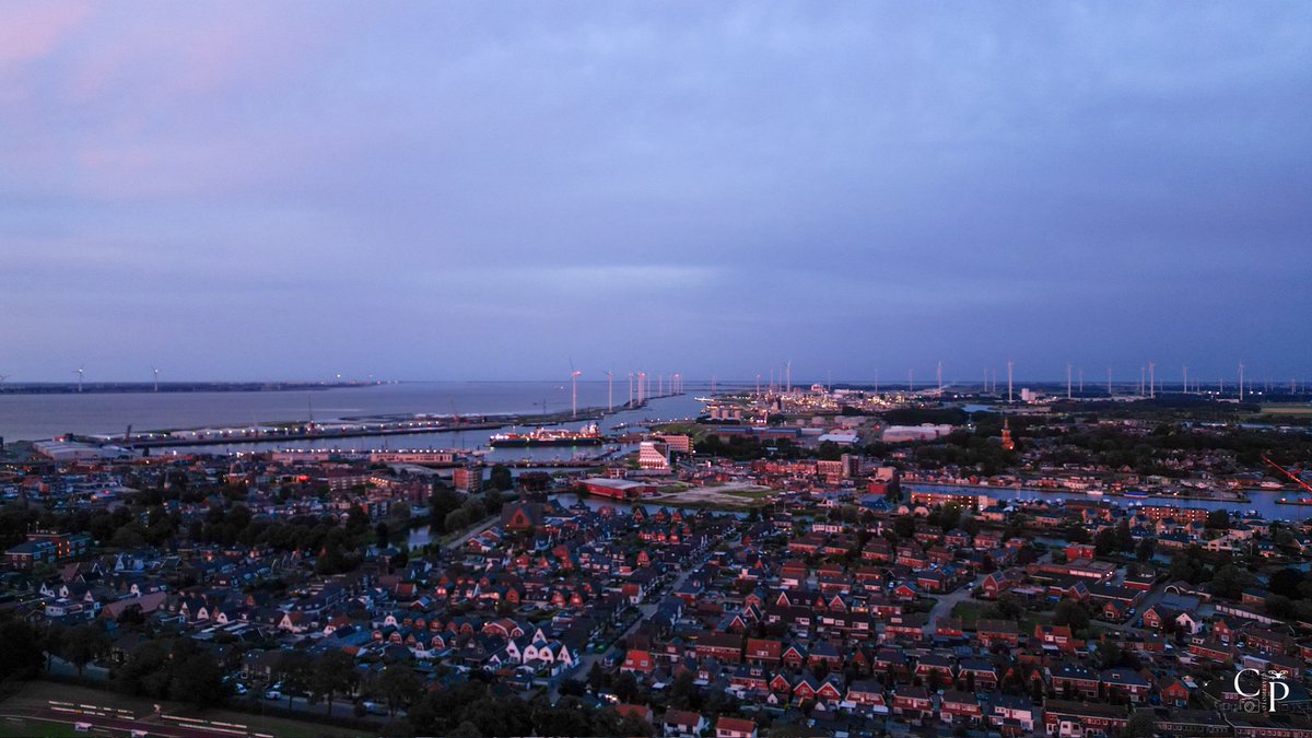 Delfzijl, lekker leven aan zee.

#Delfzijl #droneshot