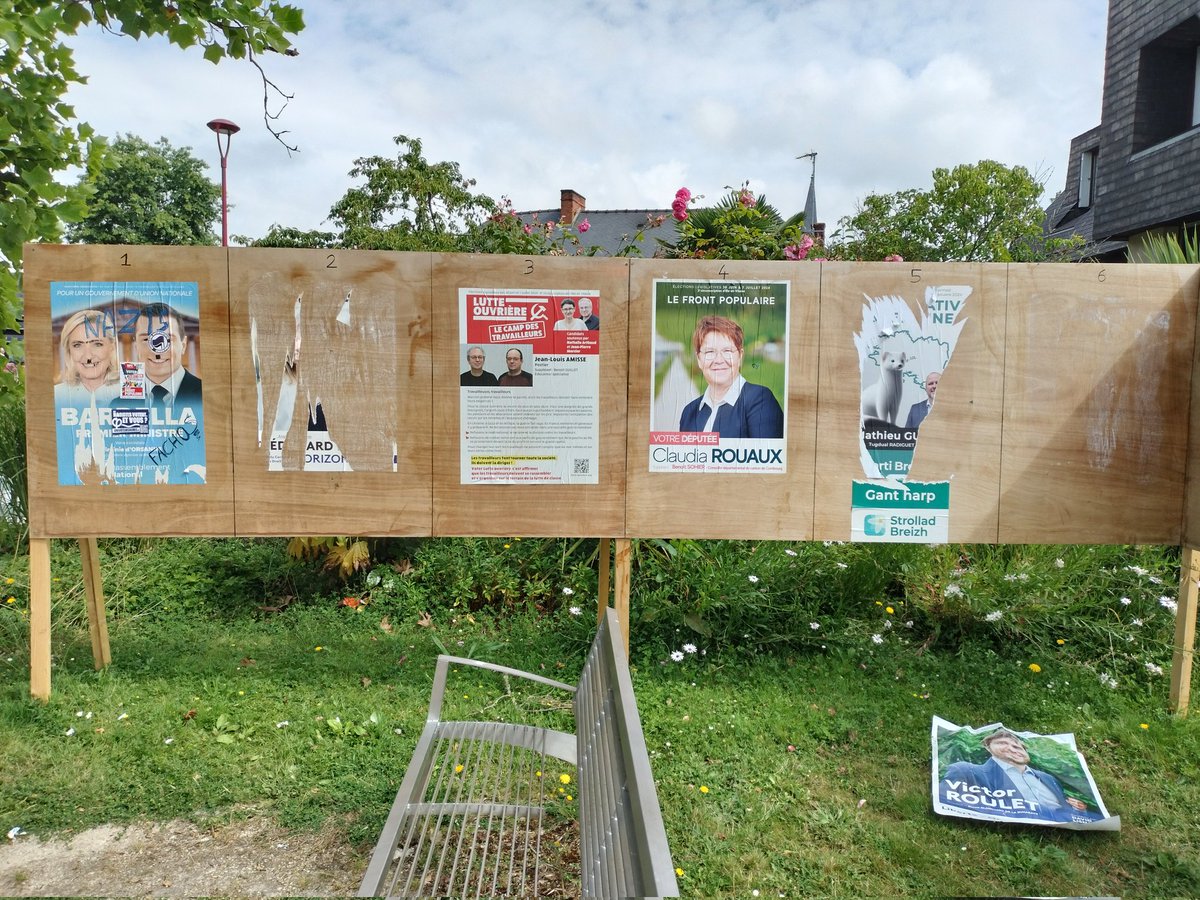 Mathieu_Guihard's tweet photo. En allant voter ce matin, je constate que l'ensemble des affiches ont été arrachées sauf celles de NFP et de Lutte ouvrière, intactes. Certains se lâchent... Je dénonce ces méthodes illégales et anti-démocratiques ! https://t.co/UJIEsBjB4c