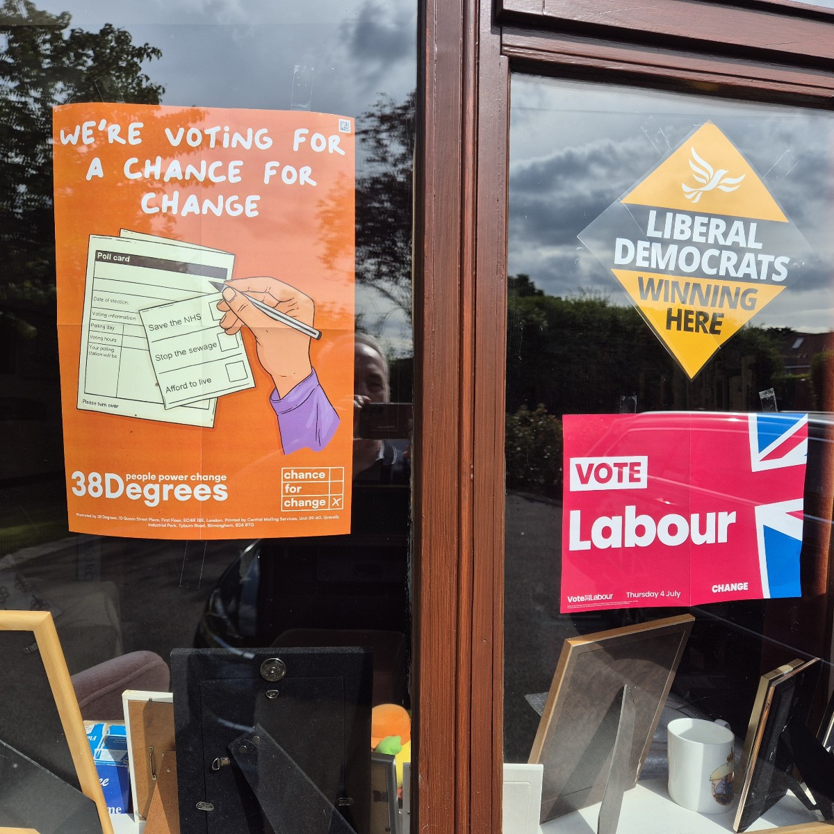38degrees's tweet photo. It’s been amazing to see all our 38 Degrees #ChanceforChange posters popping up around the country. It’s great seeing the diversity of views represented in our supporter’s windows, with one common thread - we’re all voting for change this election. https://t.co/sLz2rWZZj1
