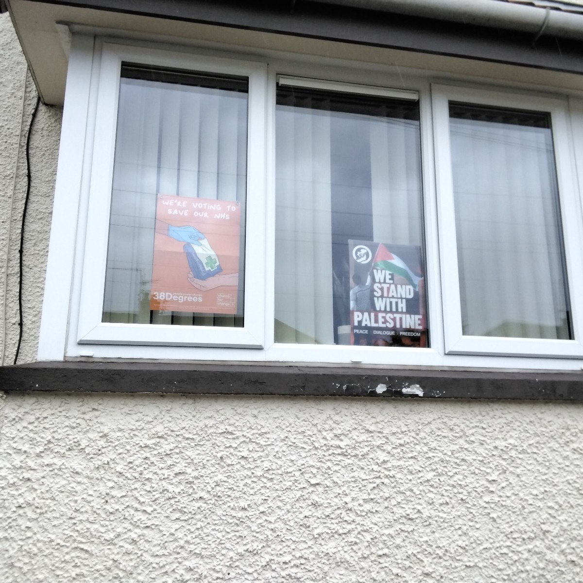 38degrees's tweet photo. It’s been amazing to see all our 38 Degrees #ChanceforChange posters popping up around the country. It’s great seeing the diversity of views represented in our supporter’s windows, with one common thread - we’re all voting for change this election. https://t.co/sLz2rWZZj1