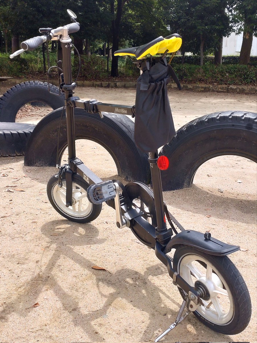 makoto_bis's tweet photo. #折り畳み自転車
#MicroBike
蒸し暑いけどちょっとだけ自転車弄り。
MicroBike改のサドルを再交換、セラサンマルコのスポーツサドルがお得値だったので。
軽量化の為カーボンサドル化計画もあったけど重さ倍な代わりにお値段は1/3。
サドルの蛍光イエローが効果的な差し色に。 https://t.co/e8zBMZFRCC