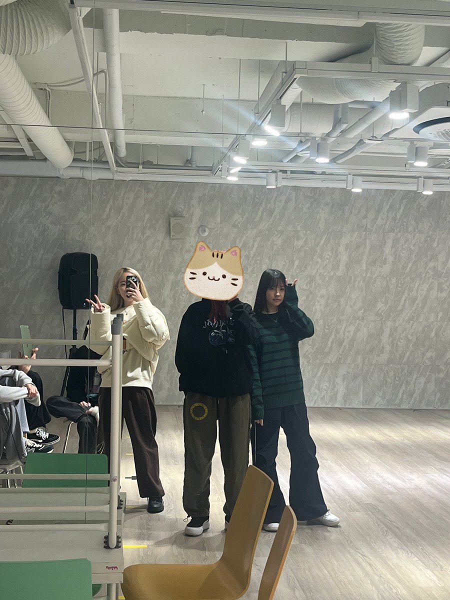 Weeekly (위클리) tweet media