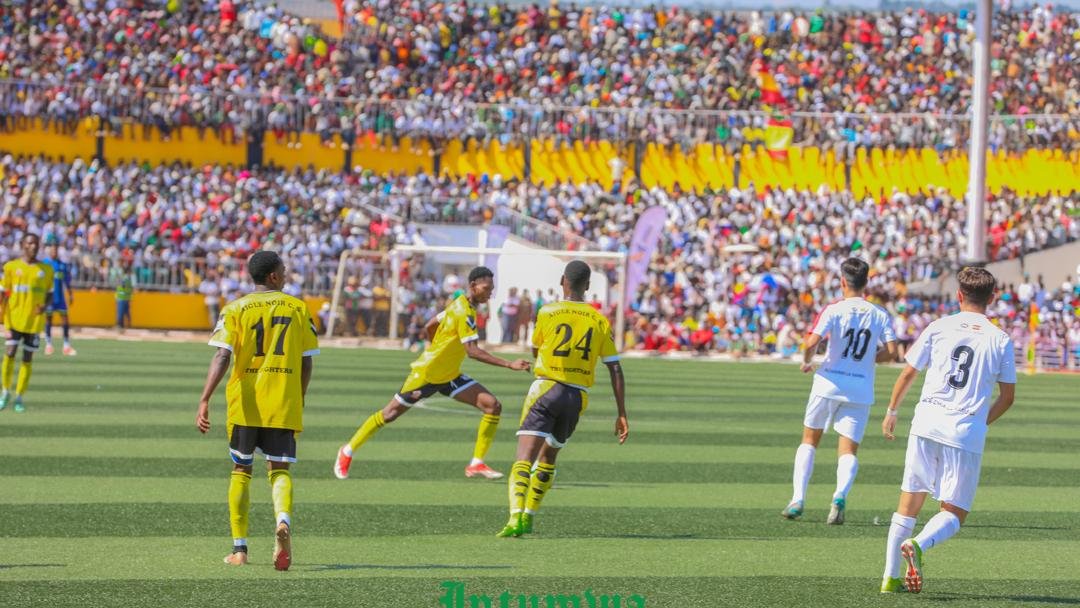 Ikiriho's tweet photo. 🇧🇮#Burundi #NkurunzizaCup, 4ème édition

Des cérémonies grandioses ont eu lieu ce samedi 29 juin au Nkurunziza Peace Park Complex Stadium (#NPPCS) de #Gisenyi en @makambaProvince, en présence notamment de la famille de feu le président Pierre Nkurunziza et bien évidemment de l' Hon. @R_Ndikuriyo, Secrétaire Général du parti présidentiel @CnddFdd, promoteur de la fondation Pax Burundi.

Un match de #football a opposé le club local Aigles Noirs The Fighters @AN_thefighters de première division [ club d'origine de l'international Youssouf Ndayishimiye @Ndayi55Gallery, milieu défensif de l'@ogcnice] à l' académie La Rambla de 3ème division en #Espagne🇪🇸.

Victoire des  Burundais par 3⃣-0⃣.