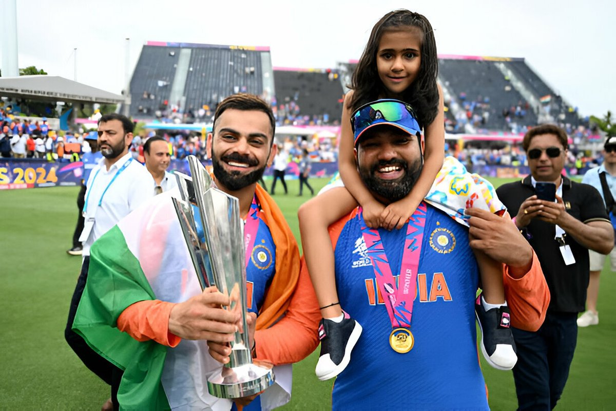 mufaddal_vohra's tweet photo. Virat Kohli with Rohit Sharma and Samaira. ❤️

- Cutest picture of the day! https://t.co/hHTYTHUM7M