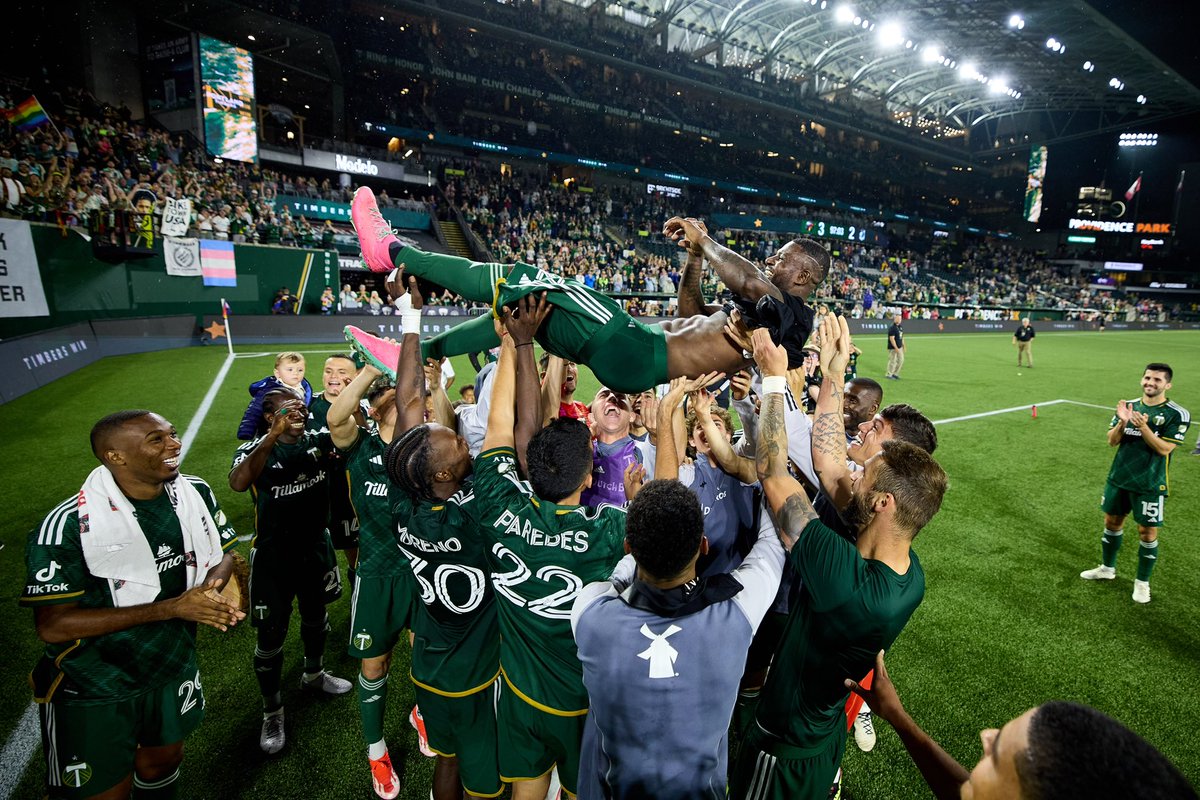 The shirt says it all 💚

<a href="/daironasprilla/">Dairon asprilla #27</a> x #RCTID