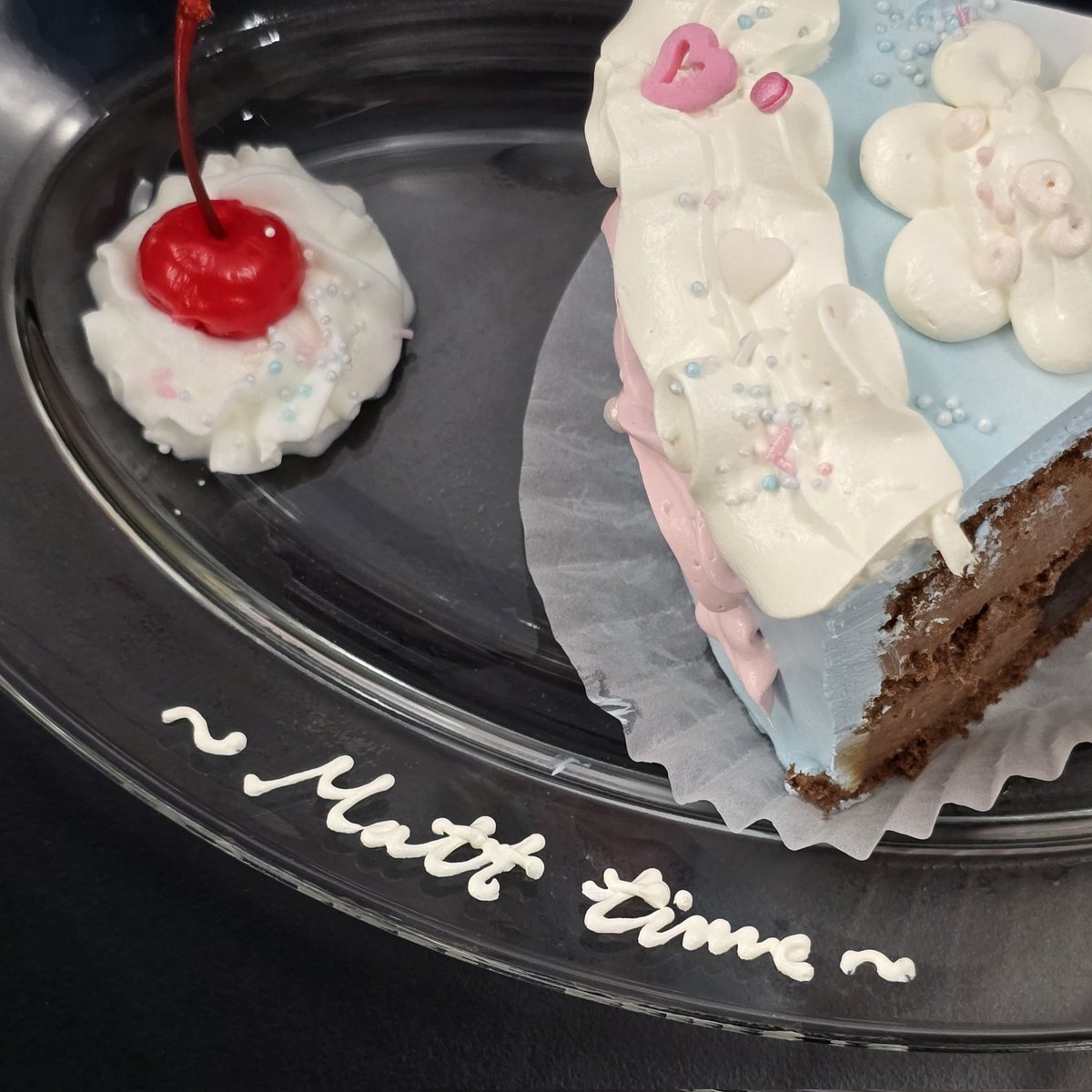 loveismatthew's tweet photo. 📍대전 스태리모먼트

~ Matt time ~ 
🍰🧁🍰🧁🍰🧁

#석메추 https://t.co/KNQ7g1mPuj