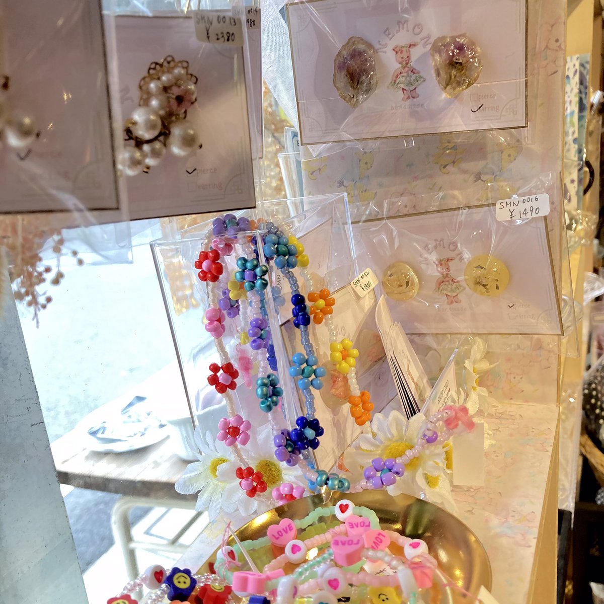 hinatan4442's tweet photo. NEMONさんが新作を納品してくれました‼️╰(*´︶`*)╯♡
NEMONさんの新作です😊
kidsブレスレット(ハート、フラワー、しましまフラワー)
箱番号📦CS191 1号店
DMより通販も受け付けます
handmade gallery
日向箱
https://t.co/54LwnUvoZS
#NEMON #日向箱 #上板橋 #委託販売 #レンタルボックス #フラワーピアス #ハンドメイド #ハンドメイド雑貨 #ハンドメイド作家