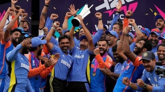 cksinha1's tweet photo. 150 Crore Indians waiting for this.
The dream come true under your supervision. You deserve this, missed it in 2003 did it in 2024. Thank you Rahul Dravid
#ICCMensT20WorldCup2024Final #rahul https://t.co/uq9RCEEdDq