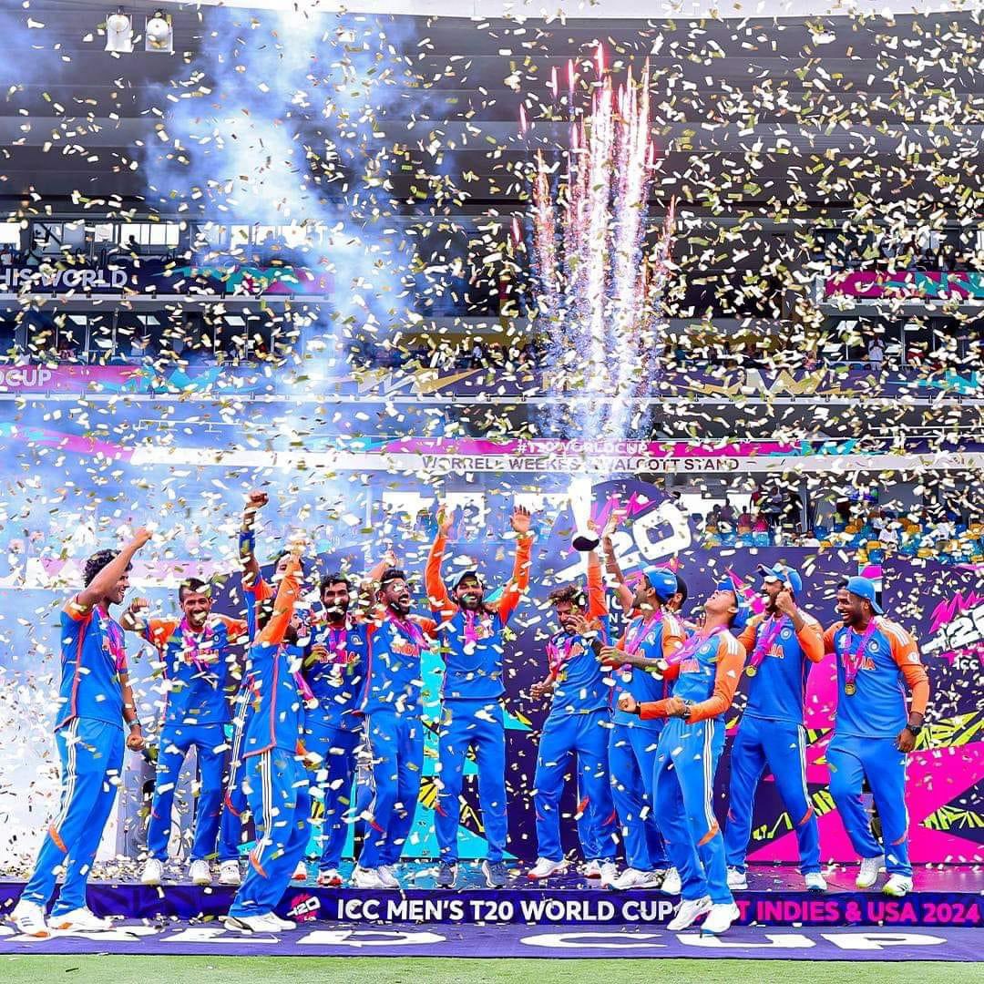 Ratan_Odisha's tweet photo. Champions. 🇮🇳🇮🇳
#ViratKohli #T20WorldCup2024 #Champions #MSDhoni #RohitShamra https://t.co/WXgoOzjzJ8