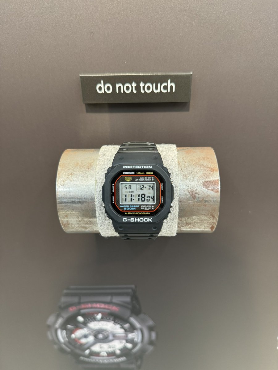HAL321's tweet image. こっそりですが時計活はしております。
新宿に用事があったのですが、電車乗りながらG-SHOCKのイベントが渋谷でやっていたような？と、ふと思い出して渋谷に向かい行ったところ本当タイミングよく開店直後で記念品も貰えました☺️
G-SHOCKで行けばよかった🤣