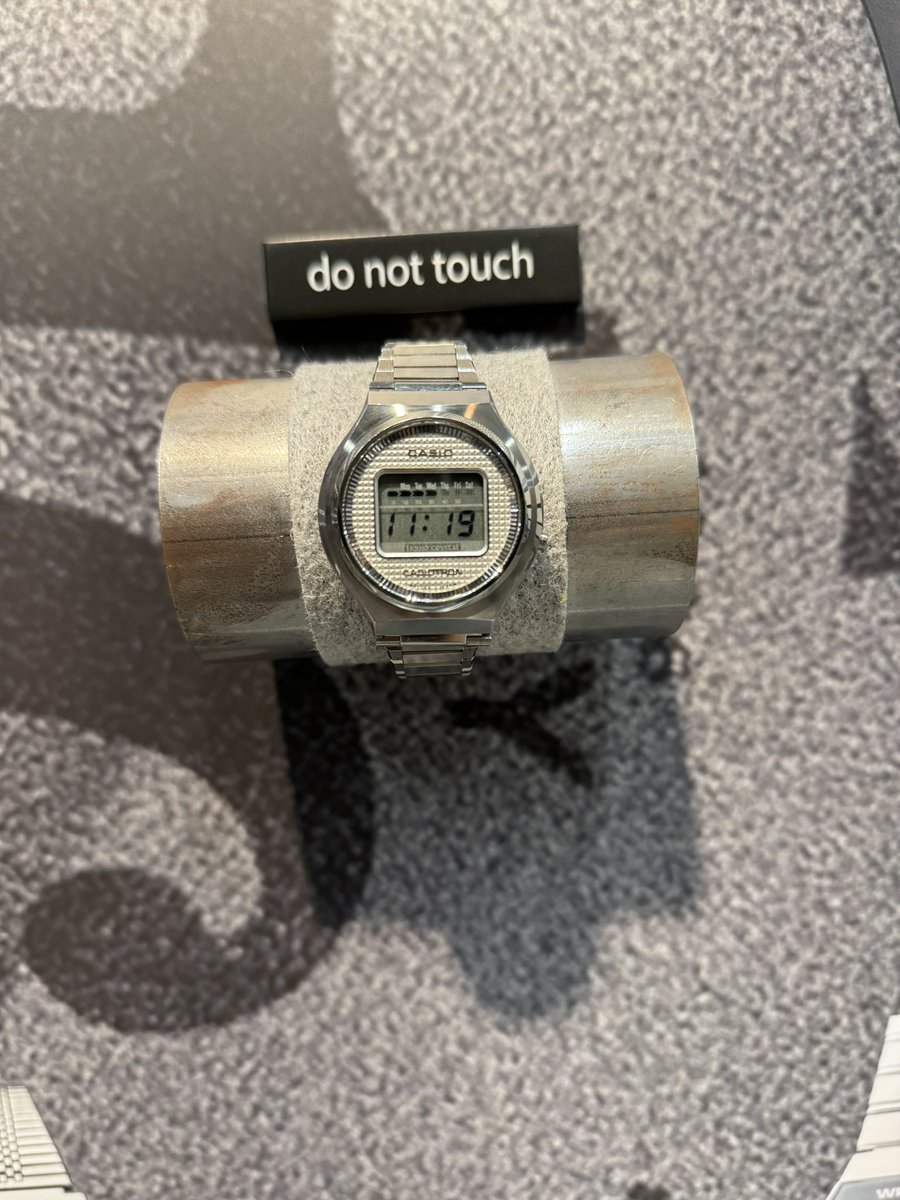 HAL321's tweet image. こっそりですが時計活はしております。
新宿に用事があったのですが、電車乗りながらG-SHOCKのイベントが渋谷でやっていたような？と、ふと思い出して渋谷に向かい行ったところ本当タイミングよく開店直後で記念品も貰えました☺️
G-SHOCKで行けばよかった🤣