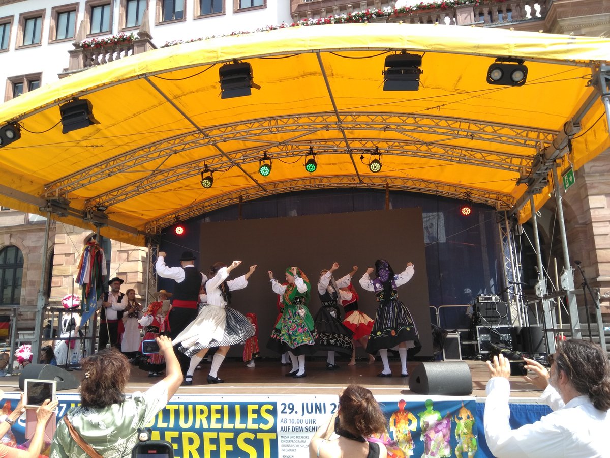 GoldrauschEntS's tweet photo. 47. Interkulturelles Sommerfest am 29. Juni 2024 auf dem Schlossplatz #Wiesbaden @Stadt_Wiesbaden war super💃🏽🕺🏽#InterkulturellesSommerfest #Kultur #Tradition #culture #interkulturell #interculturel #Tanz #Tänze #dance #music #Musik #Essen #Food #Leben #life #Natur #Sommer #summer https://t.co/Ea0pM4Tfs2