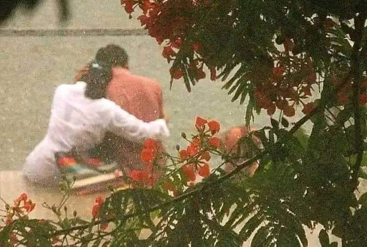 خوبصورت ہیں وہ روحیں 
جو اختلاف کی شدت کے باوجود بھی اپنے پاس ایک نرم دل رکھتی ہیں