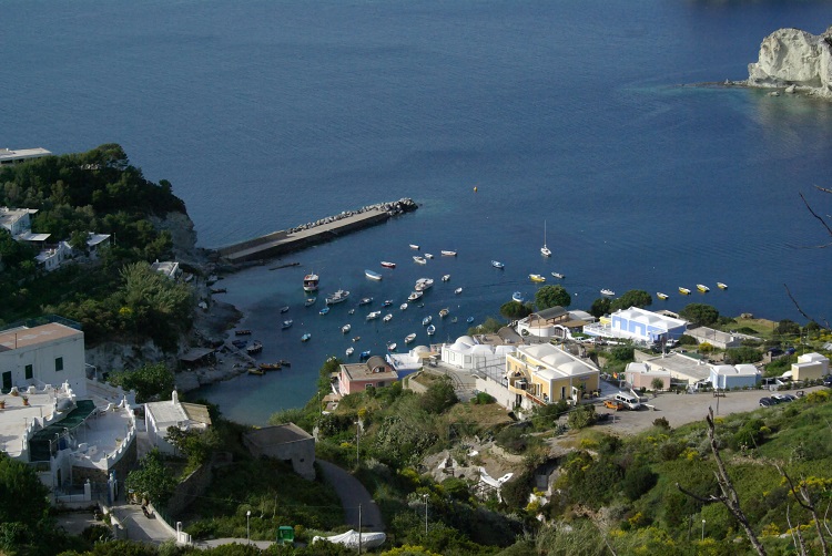 CiaoNico's tweet photo. #Latium - #Ponza: #Trauminsel im Mittelmeer vor den Toren Roms 👉https://t.co/23ZhnYjNLL @visit_lazio @SonoitaliaInfo @FaroGuardia https://t.co/vAaQYoVnk3