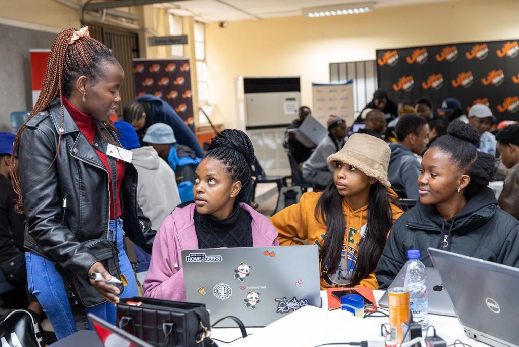 MpiloTech's tweet image. This weekend, our Tech Slayers participated in the @LelapaAI #vulavula API #hackerthon as mentors.
Thank you @Geekulcha for inviting our team to share their expertise and immerse themselves within the tech community.
#MpiloTech #TechLeader
#UnearthingGreatness