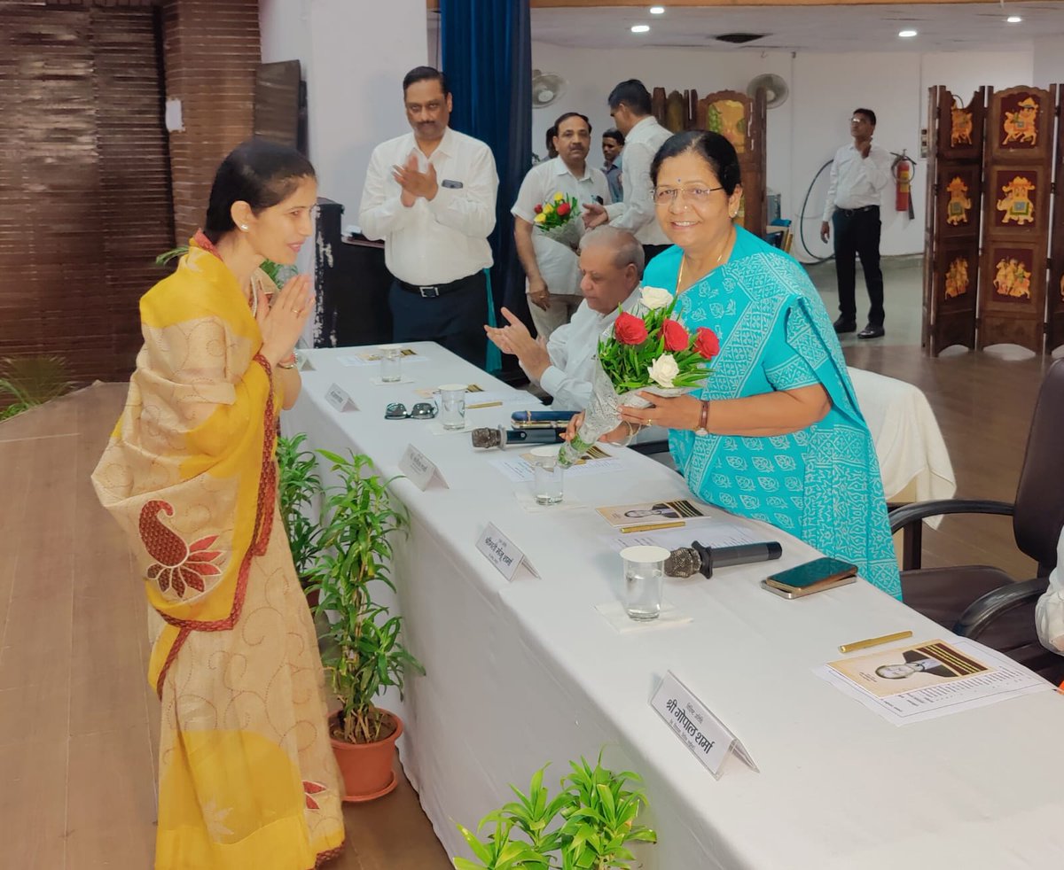 Manju4bjp's tweet image. आज जेएलएन मार्ग स्थित ऑडिटोरियम इंदिरा गांधी पंचायती राज संस्थान में इलैक्ट्रोहोम्योपैथी चिकित्सा परिषद् जयपुर द्वारा आयोजित &quot;सिंगल यूज प्लास्टिक के खतरे और हमारा कर्तव्य&quot; विषय पर संगोष्ठी में उपस्थित रही। यहां &apos;एक्जिमा - इलेक्ट्रोपैथी उपचार&apos; पुस्तक का लोकार्पण भी किया साथ ही…