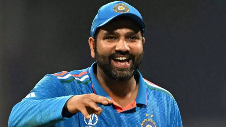 Ashwin_tweetz's tweet photo. Smile if you have ICC trophy as a captain https://t.co/kHA8JsbJPD