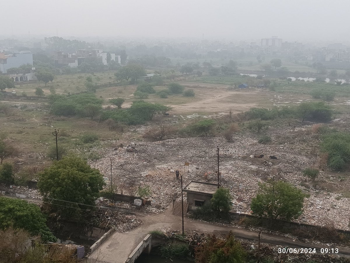 apgzb19397's tweet photo. @myogiadityanath   Yogi sir, need your intervention. This open land opposite Crossings Republik - Exotica and Prateek societies - can be converted into a children's park to enhance health and wellbeing for residents in this area. #Garbagemenace #intervene #yogapark https://t.co/97cT7qFzSR