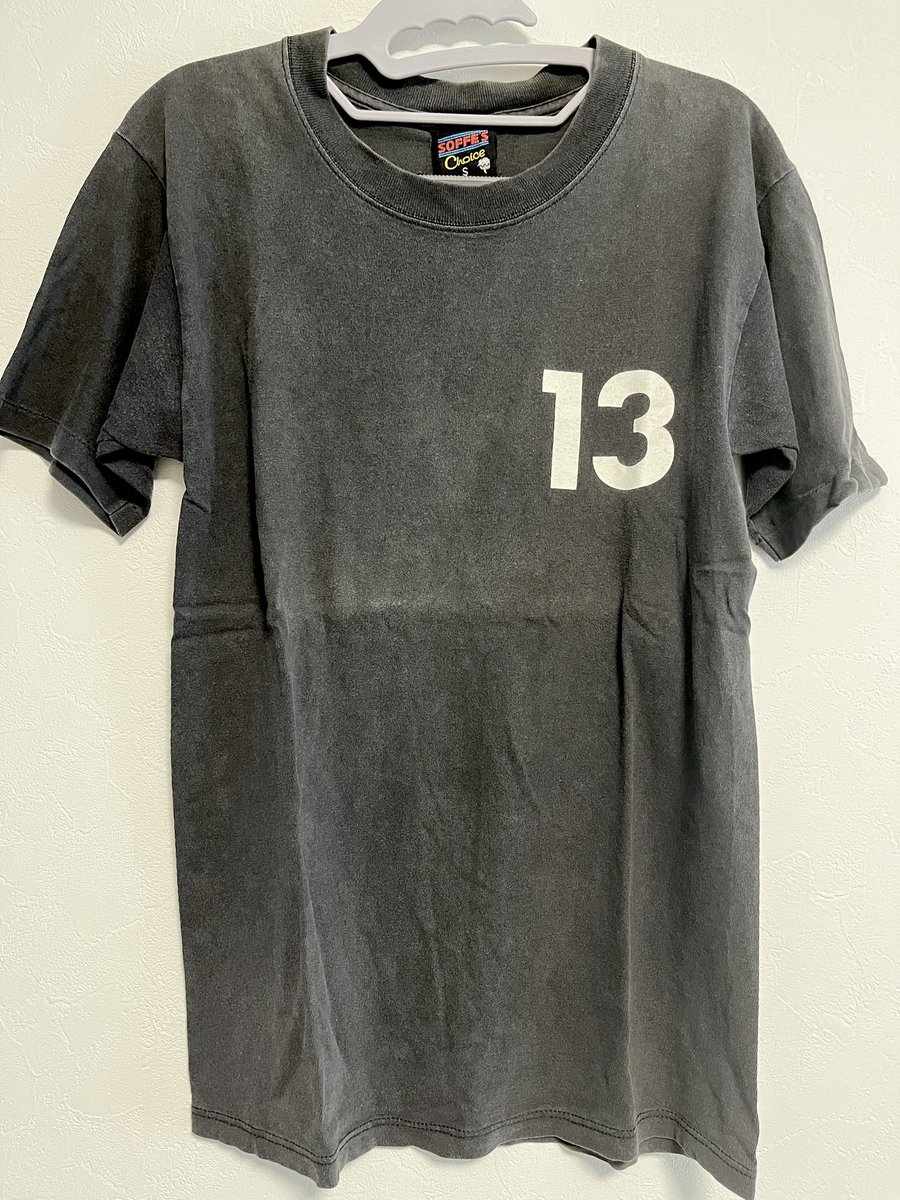 power_zenkai_'s tweet image. 10代から着てるHIGH!STANDARDのTシャツと同じ物を20代で探しまわり 見つからずに諦めていたのですが この度 復刻され 無事に購入致しました！カラーは同じブラック×ホワイトの設定が無く ネイビーにしました。形もリニューアルされています。はぁ 幸せ❣️
#highstandard
#ハリウッドランチマーケット