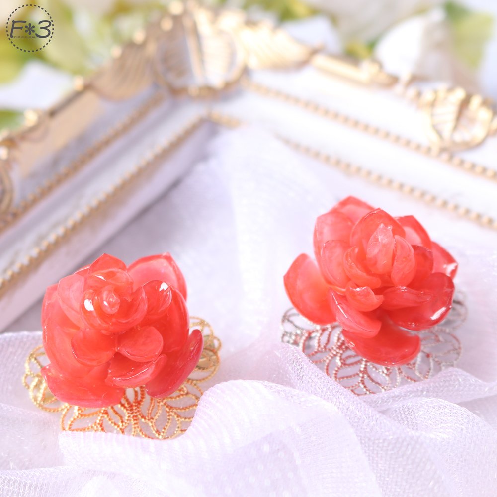 kirin_f_r's tweet photo. 【薔薇のブローチ】
レジンで作った薔薇のブローチです。薔薇1輪のシンプルなデザインですが、ボリュームがあるので手軽に華やかな印象が出せます。
中央は不透明で花びらの先に行くほど透け感が強くなります。
#ハンドメイド #ハンドメイドアクセサリー #レジン #薔薇 #Freedom3 https://t.co/bWlILCMsC6