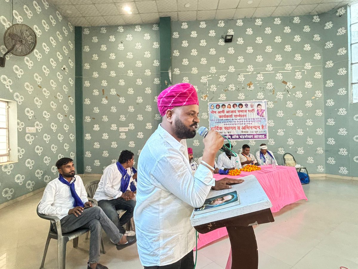 Jitendra_Hatwal's tweet photo. आज सीकर जिले के भीम आर्मी कार्यकर्ताओं के साथ मीटिंग ली।
कार्यकारिणी विस्तार व संगठन की मजबूती को लेकर महत्त्वपूर्ण चर्चा की गई ।
@BhimArmyChief @VinayRatanSingh https://t.co/za7qbSfuyE