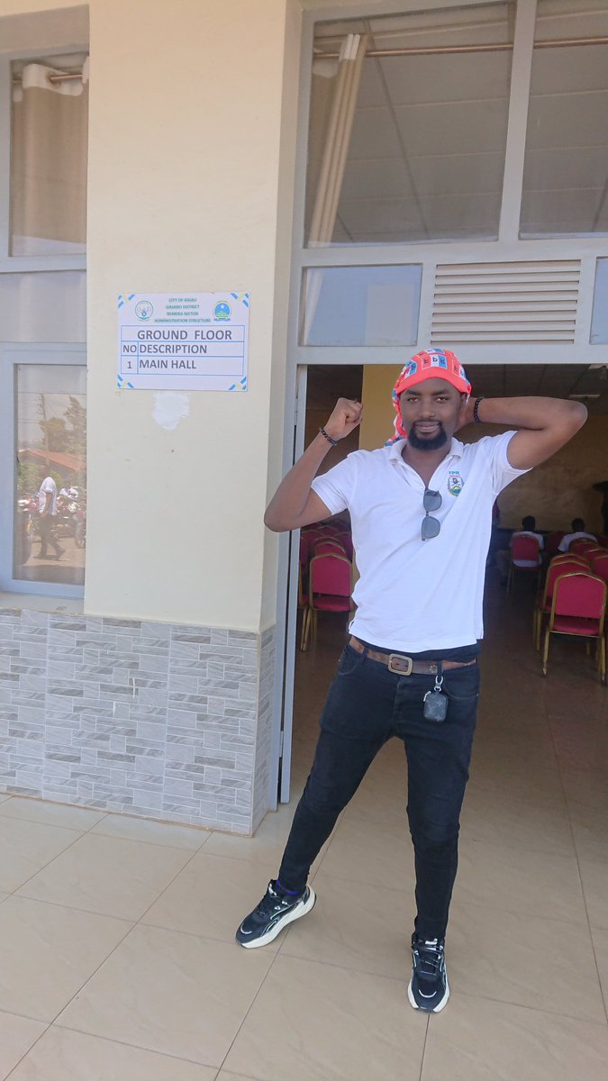 MigambiJean1's tweet photo. Nzatora #Kagame #Niwe #Ntawundi #FPR Oyeee! https://t.co/6dCUgqnFwb