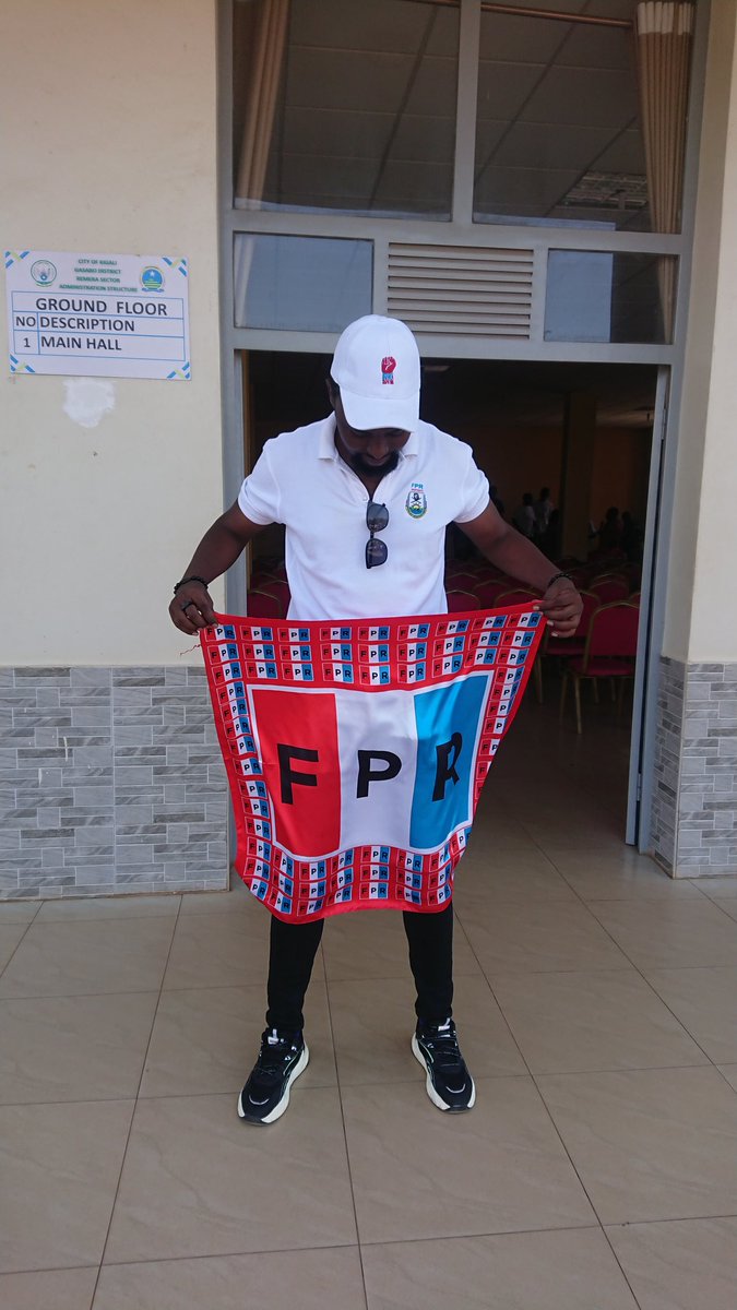 MigambiJean1's tweet photo. Nzatora #Kagame #Niwe #Ntawundi #FPR Oyeee! https://t.co/6dCUgqnFwb