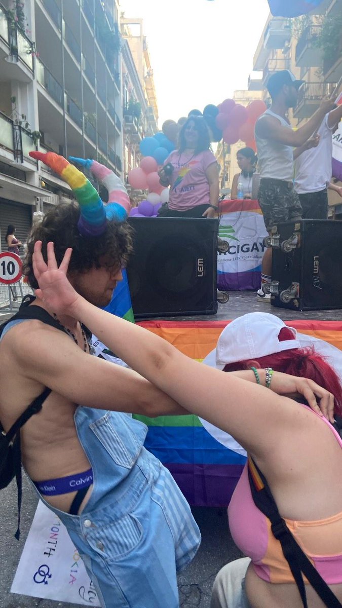 SsuburbanLegend's tweet photo. Ciau, ieri al mio primo pride ero questo demonietto. In molti mi hanno chiesto foto, mi taggate se le doveste vedere? ๐ฅบ
#baripride https://t.co/H1yZv2a3Ay
