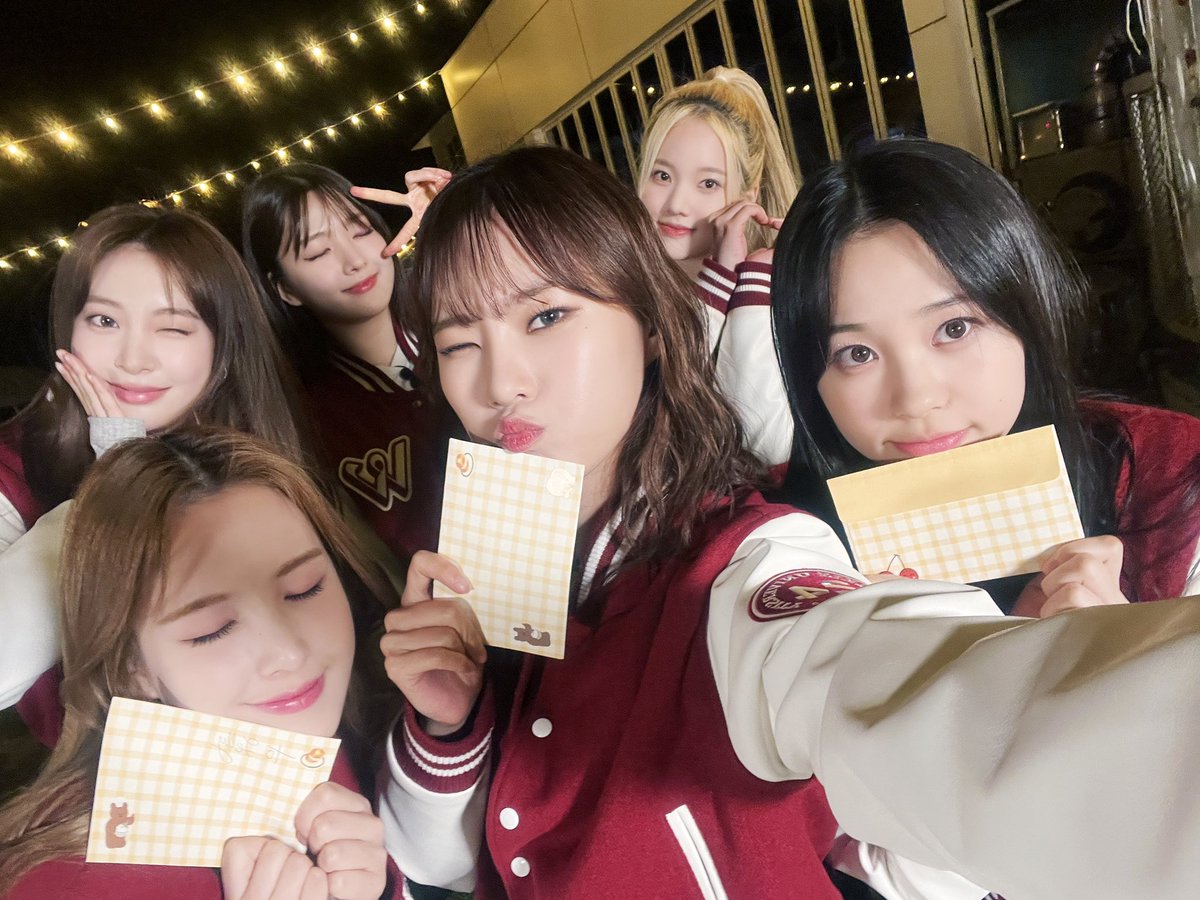 Weeekly (위클리) tweet media