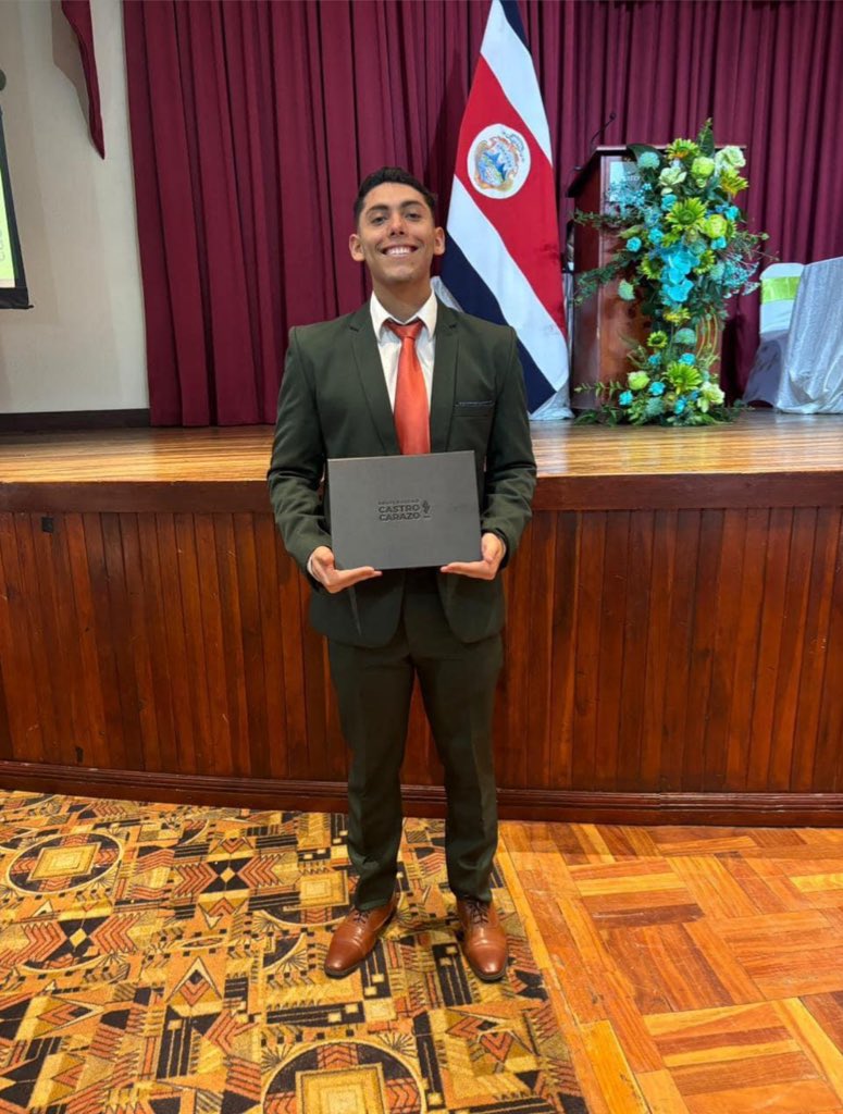 Muchas veces de verdad he desmerecido este título, luego me acuerdo todo lo que me ha tocado vivir y aún así se logró!