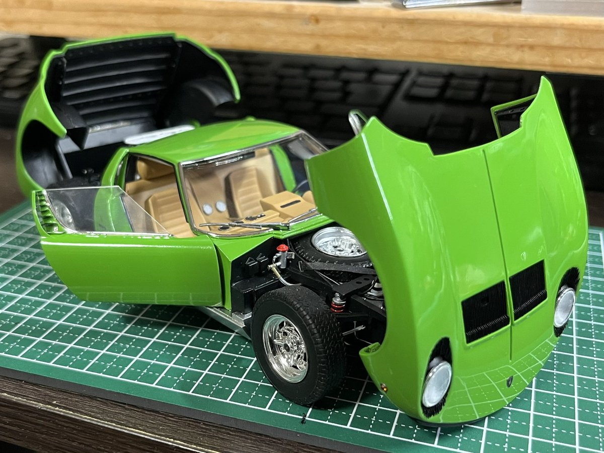 YK_models's tweet image. ミウラ進捗

ランボルギーニミウラ開閉化
完成しました！！！！！！！！

今回 #2mgandini に参加させていただいたmatsuさん(@matsubara_sho)、いいねや返信いただいた皆様、そして実車の設計に携わったガンディーニ氏に心より感謝申し上げます。

本当にありがとうございました。
#2mgandini延長戦